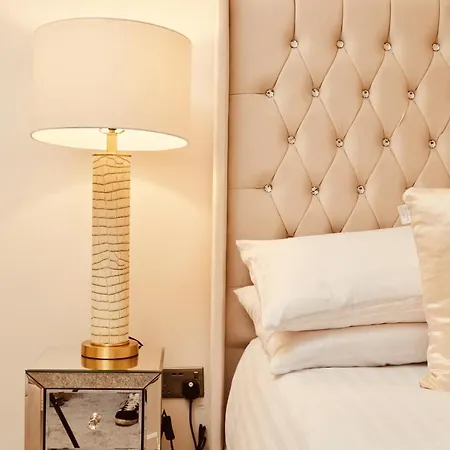 Deluxe Apt, Riverside Canal View&free Parking *