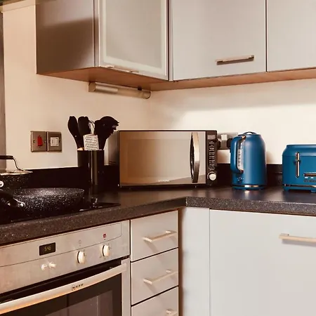 Deluxe Apt, Riverside Canal View&free Parking