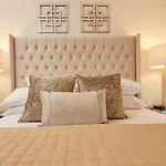 Hotel Deluxe Apt, Riverside Canal View&free Parking 3*