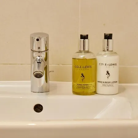 Deluxe Apt, Riverside Canal View&free Parking Leeds