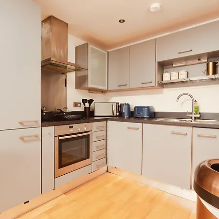 Deluxe Apt, Riverside Canal View&free Parking Leeds (West Yorkshire)