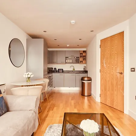 Deluxe Apt, Riverside Canal View&free Parking 3* Leeds