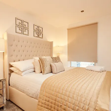 Hotel Deluxe Apt, Riverside Canal View&free Parking Leeds (West Yorkshire)