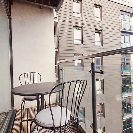 Deluxe Apt, Riverside Canal View&free Parking