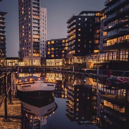 Szálloda Deluxe Apt, Riverside Canal View&free Parking Leeds