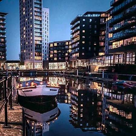 Szálloda Deluxe Apt, Riverside Canal View&free Parking Leeds