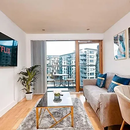 Deluxe Apt, Riverside Canal View&free Parking Leeds