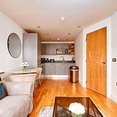 Szálloda Deluxe Apt, Riverside Canal View&free Parking Leeds