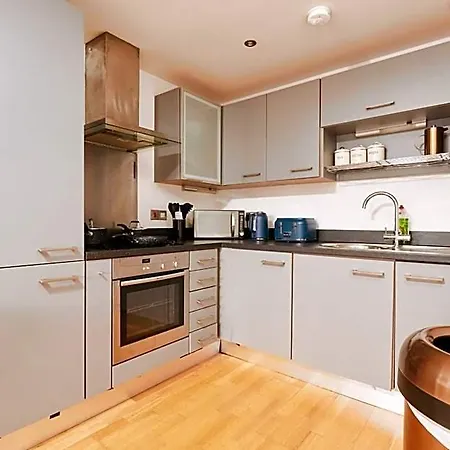 Deluxe Apt, Riverside Canal View&free Parking 3* Leeds