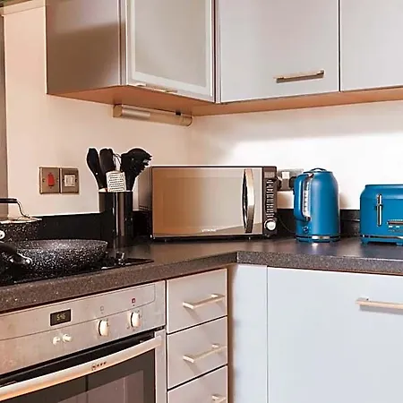 Deluxe Apt, Riverside Canal View&free Parking 3*