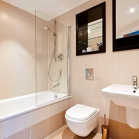 Deluxe Apt, Riverside Canal View&free Parking 3* Leeds