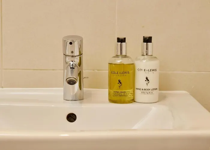 Deluxe Apt, Riverside Canal View&free Parking リーズ