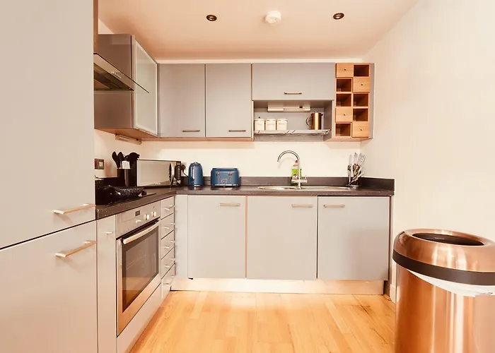 Deluxe Apt, Riverside Canal View&free Parking 3* リーズ