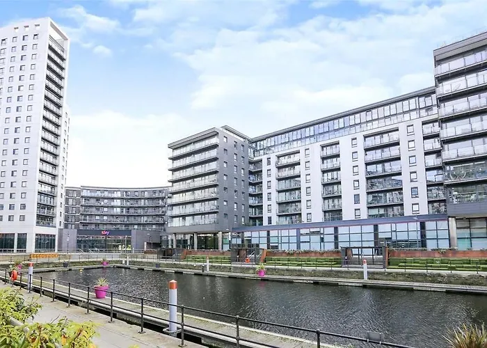 Deluxe Apt, Riverside Canal View&free Parking 3*