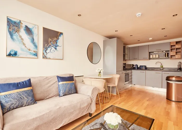 Deluxe Apt, Riverside Canal View&free Parking ホテル 3*