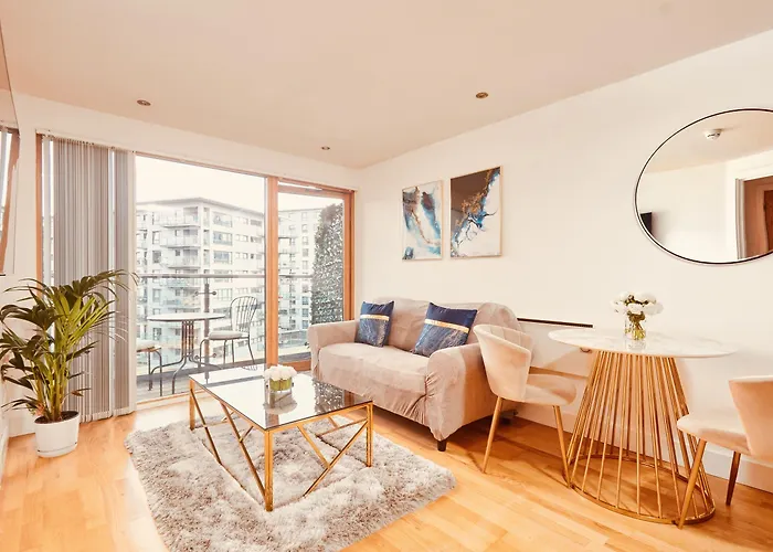 Deluxe Apt, Riverside Canal View&free Parking リーズ