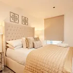 호텔 Deluxe Apt, Riverside Canal View&free Parking 리즈