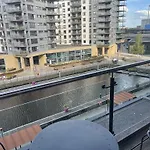 Deluxe Apt, Riverside Canal View&free Parking 3* 리즈