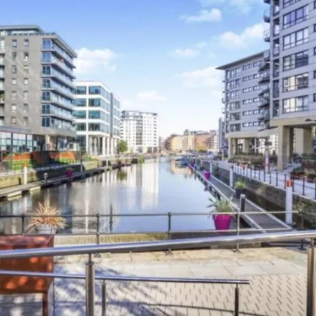 Deluxe Apt, Riverside Canal View&free Parking 3* Leeds (West Yorkshire)
