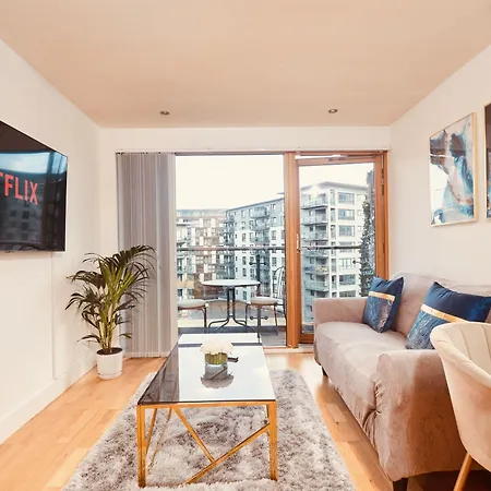 Deluxe Apt, Riverside Canal View&free Parking 3*