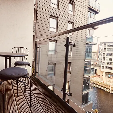 Hotel Deluxe Apt, Riverside Canal View&free Parking Leeds (West Yorkshire)