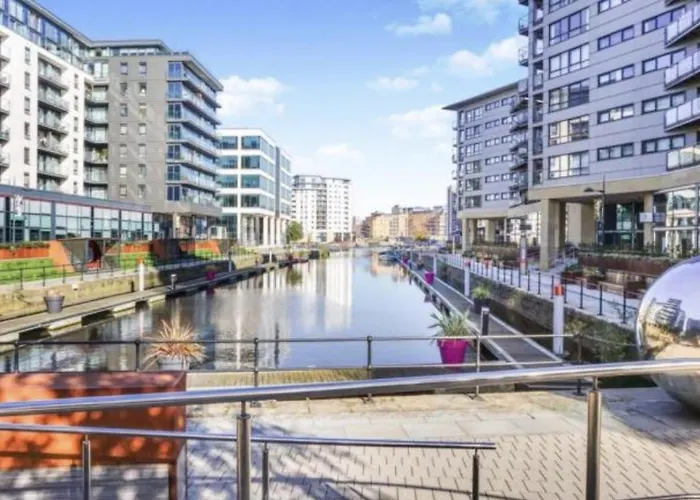 Deluxe Apt, Riverside Canal View&free Parking 3* Leeds (West Yorkshire)