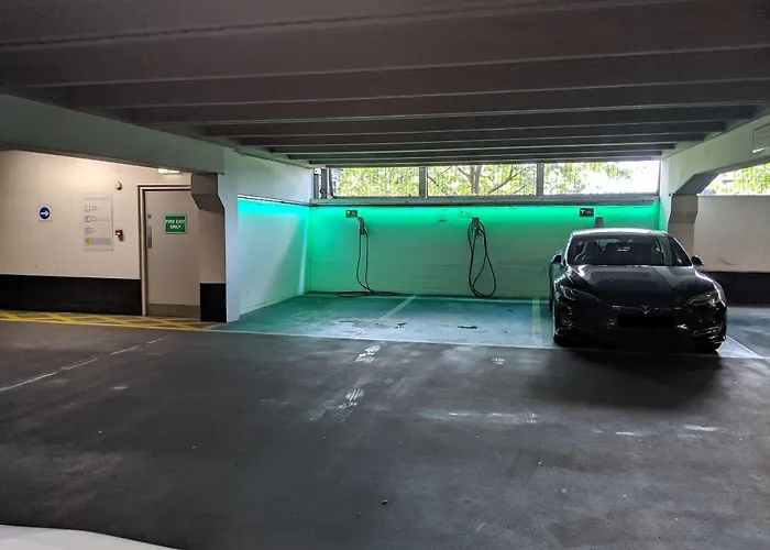 Deluxe Apt, Riverside Canal View&free Parking 3*