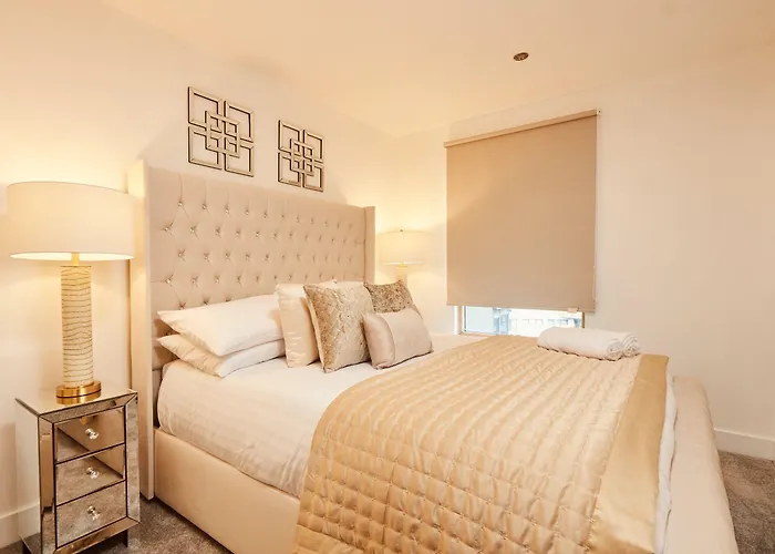 Hotel Deluxe Apt, Riverside Canal View&free Parking Leeds (West Yorkshire)