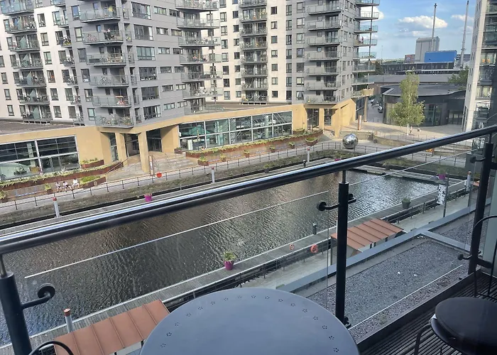 Deluxe Apt, Riverside Canal View&free Parking 3* Leeds (West Yorkshire)